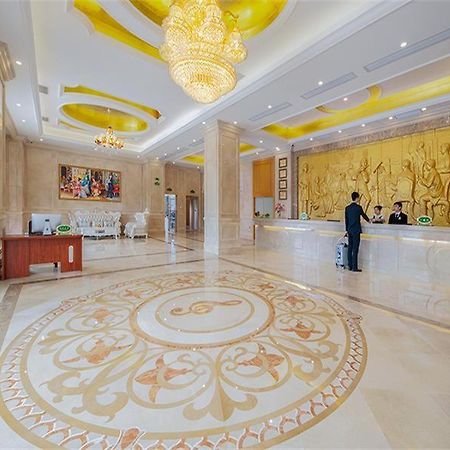 Vienna Hotel Huiyang Sanhe Square ฮุ่ยโจว ภายนอก รูปภาพ