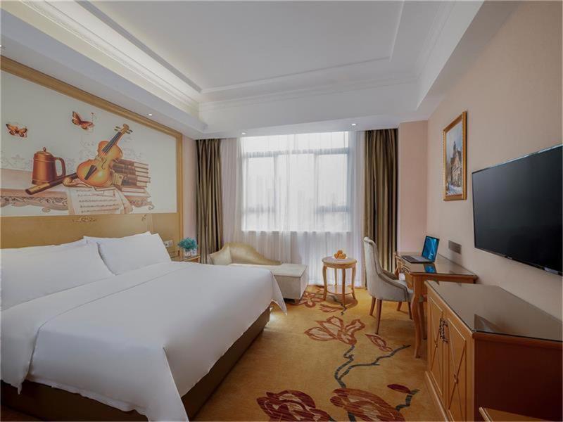 Vienna Hotel Huiyang Sanhe Square ฮุ่ยโจว ภายนอก รูปภาพ