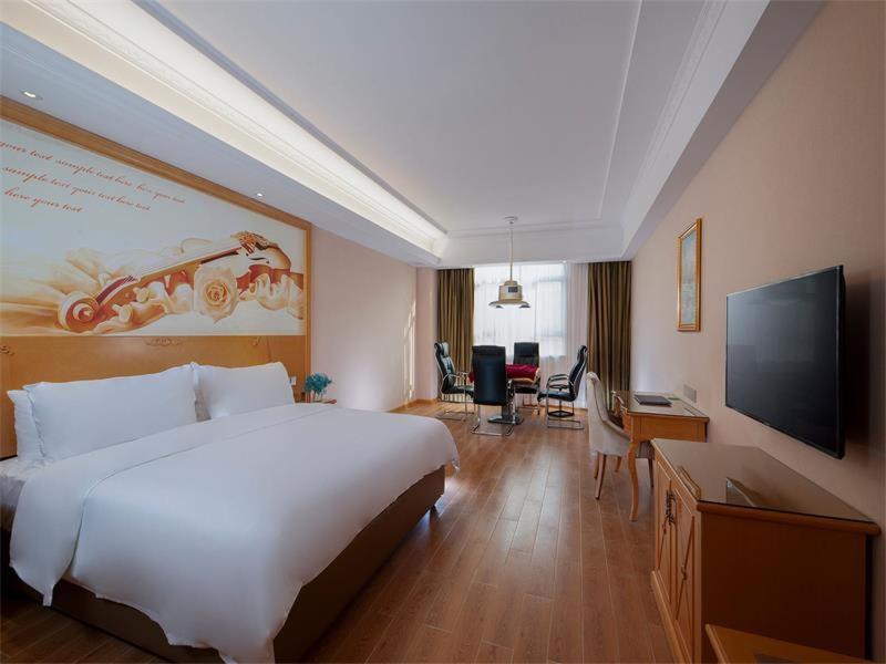 Vienna Hotel Huiyang Sanhe Square ฮุ่ยโจว ภายนอก รูปภาพ