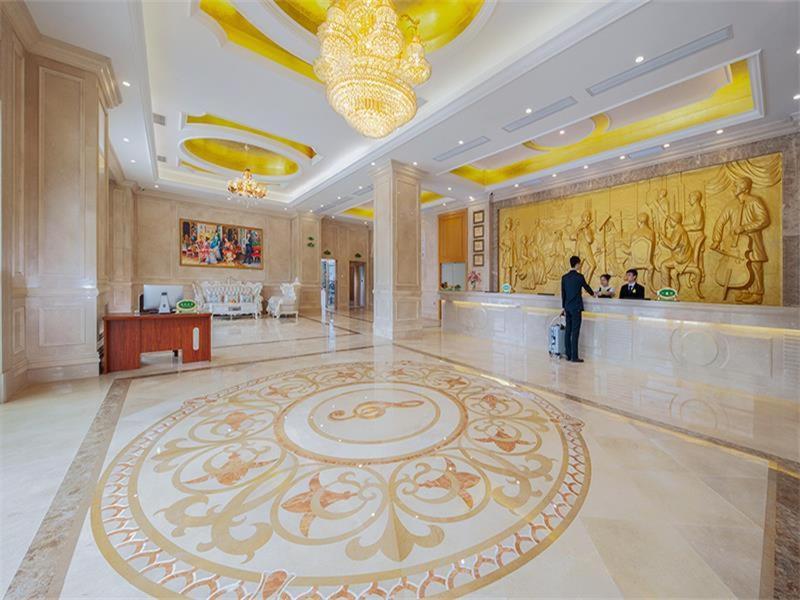 Vienna Hotel Huiyang Sanhe Square ฮุ่ยโจว ภายนอก รูปภาพ